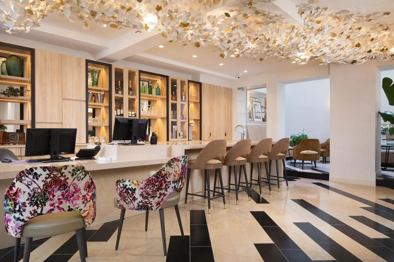 Des Champs-elysees Отель 4*
