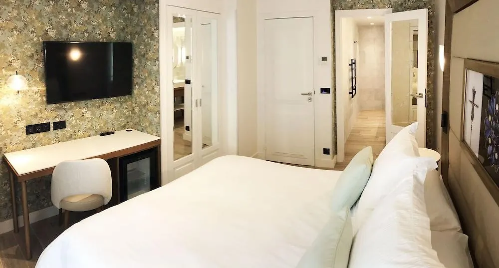 Des Champs-elysees Отель 4*