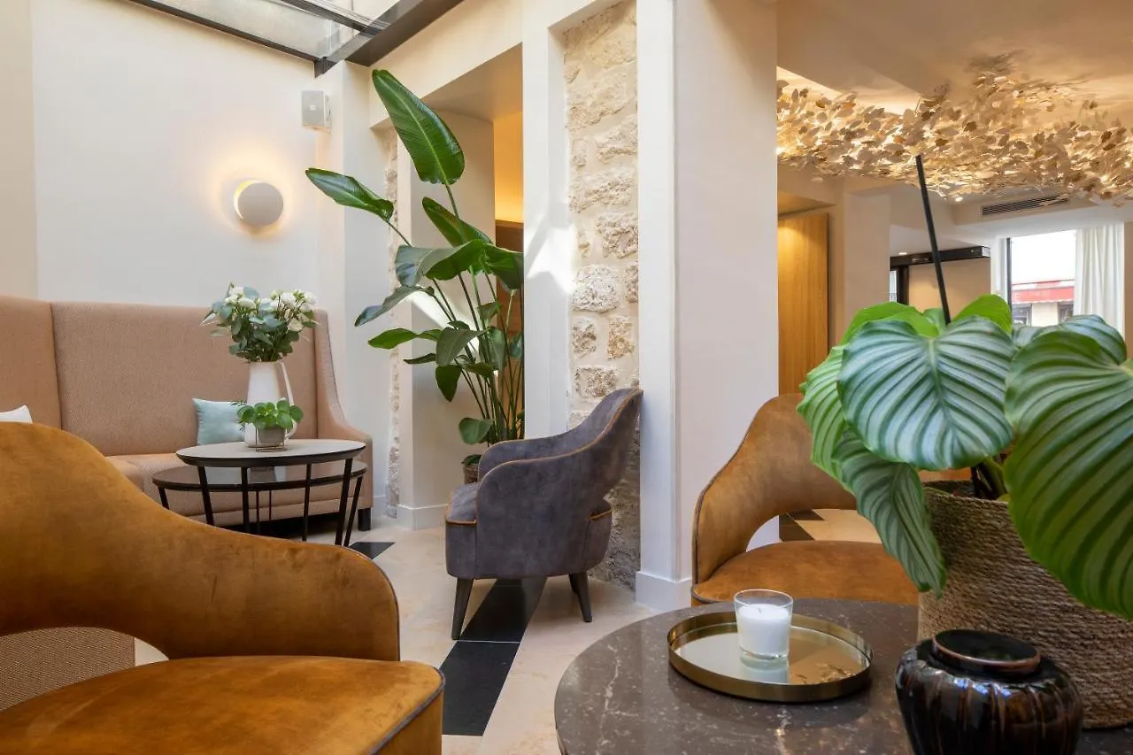 Des Champs-elysees 4*