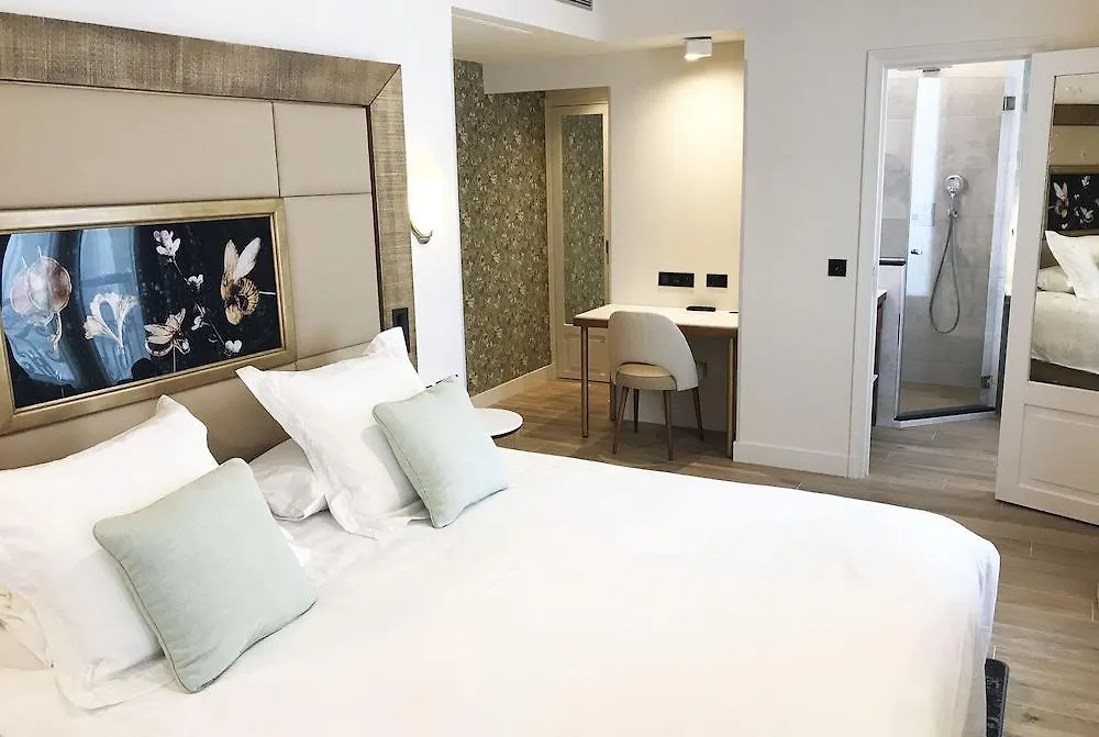 Des Champs-elysees Hotel