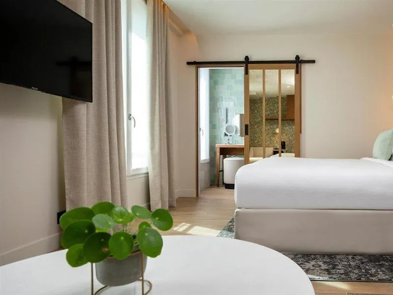 Des Champs-elysees Hotell