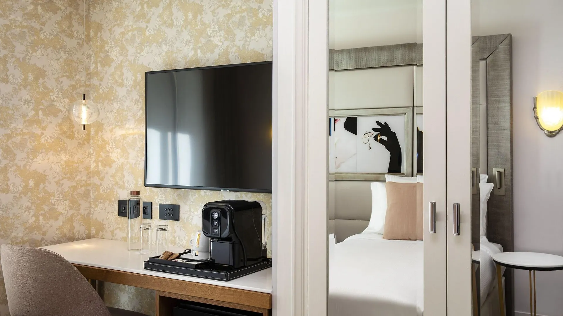 Des Champs-elysees 4* Paris