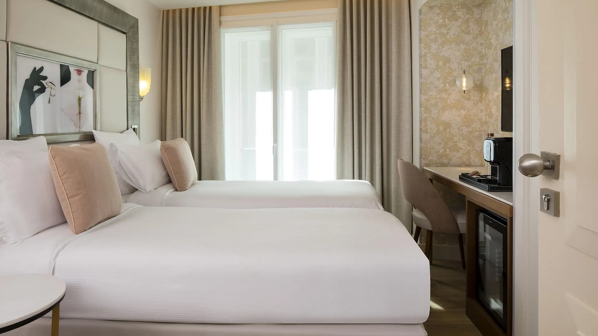 Hotel Des Champs-elysees 4*
