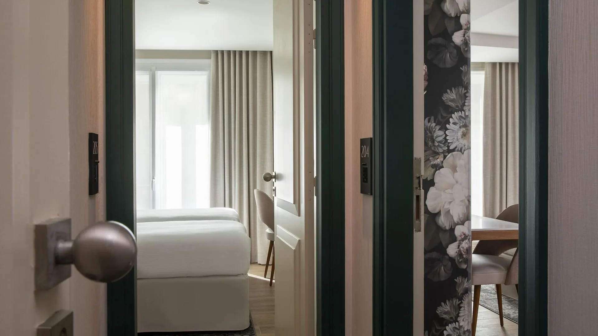 Des Champs-elysees Hotel 4*