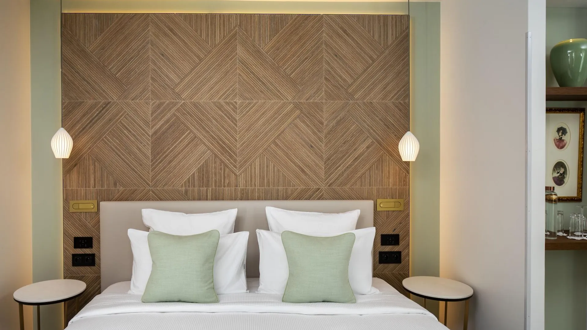 Des Champs-elysees Hotel