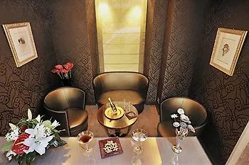 Des Champs-elysees Hotell